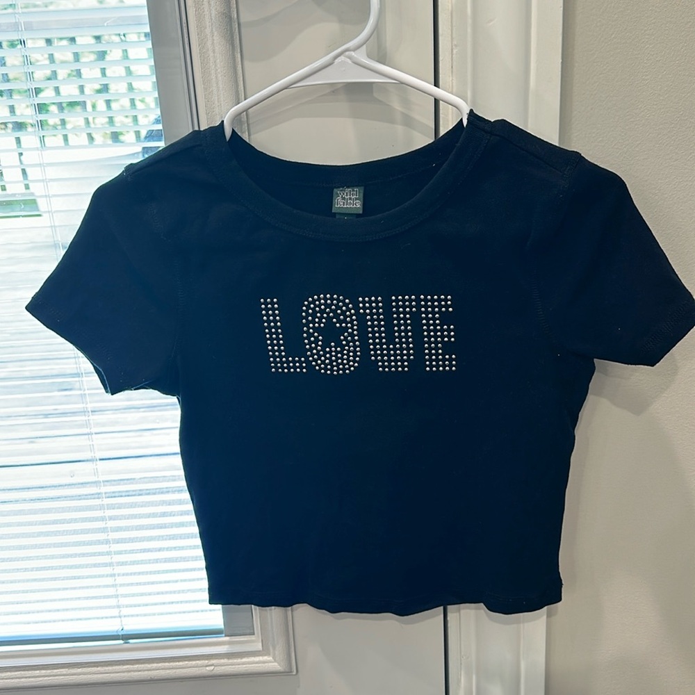 Cute, cropped black baby tee.